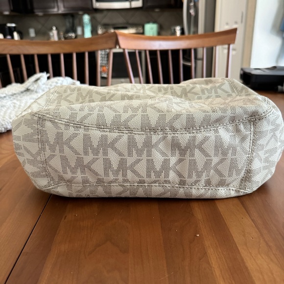 Fulton Large Logo Shoulder Bag in Vanilla - Picture 12 of 13